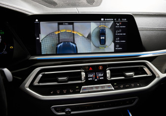 Подержанный автомобиль BMW X7 2021 года (15 фото)