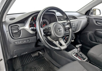 Подержанный автомобиль Kia Rio Hatchback 2021 года (16 фото)