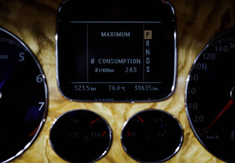 Подержанный автомобиль Bentley Continental Flying Spur 2005 года (11 фото)