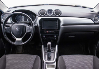 Подержанный автомобиль Suzuki Vitara 2015 года (13 фото)