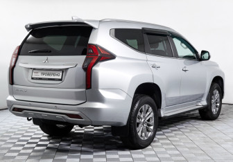 Подержанный автомобиль Mitsubishi Pajero Sport 2022 года (5 фото)
