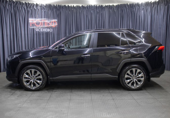 Подержанный автомобиль Toyota RAV4 2020 года (8 фото)