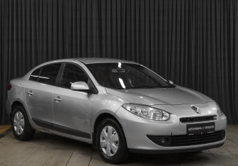Подержанный автомобиль Renault Fluence 2011 года (3 фото)