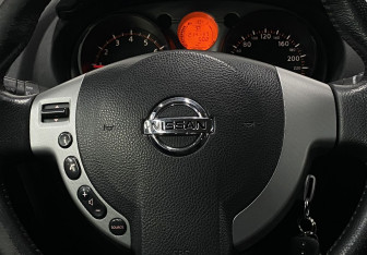 Подержанный автомобиль Nissan Qashqai 2007 года (15 фото)