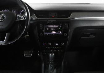 Подержанный автомобиль Skoda Rapid Liftback 2018 года (14 фото)
