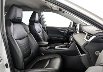 Подержанный автомобиль Toyota RAV4 2020 года (24 фото)