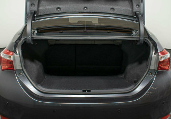 Подержанный автомобиль Toyota Corolla Sedan 2013 года (14 фото)