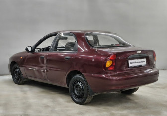 Подержанный автомобиль Chevrolet Lanos 2008 года (7 фото)