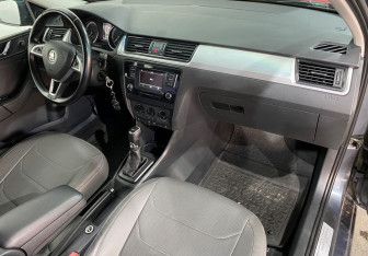 Подержанный автомобиль Skoda Rapid Liftback 2016 года (11 фото)