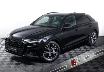 Подержанный автомобиль Audi Q8 2022 года (32 фото)