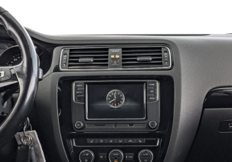 Подержанный автомобиль Volkswagen Jetta Sedan 2018 года (17 фото)