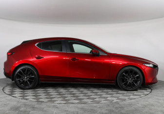 Подержанный автомобиль Mazda 3 Hatchback 2019 года (4 фото)