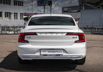 Подержанный автомобиль Volvo S90 2021 года (6 фото)