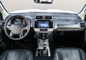 Подержанный автомобиль Toyota Land Cruiser Prado 2018 года (11 фото)