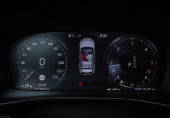 Подержанный автомобиль Volvo XC40 2019 года (11 фото)