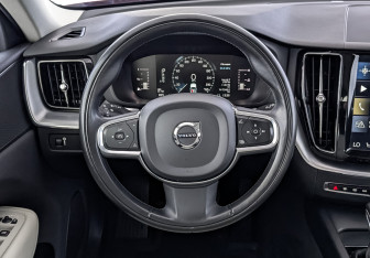 Подержанный автомобиль Volvo XC60 2019 года (21 фото)