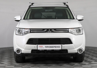 Подержанный автомобиль Mitsubishi Outlander 2013 года (2 фото)