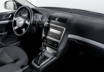 Подержанный автомобиль Skoda Octavia Liftback 2012 года (8 фото)