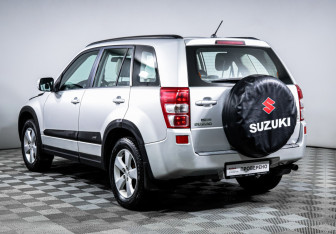 Подержанный автомобиль Suzuki Grand Vitara 2008 года (7 фото)
