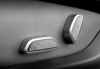 Подержанный автомобиль Hongqi HS3 2024 года (20 фото)