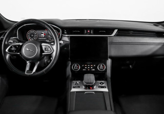 Подержанный автомобиль Jaguar F-Pace 2021 года (12 фото)