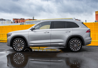 Подержанный автомобиль Geely Monjaro 2025 года (8 фото)