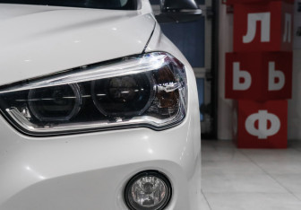 Подержанный автомобиль BMW X1 2018 года (22 фото)