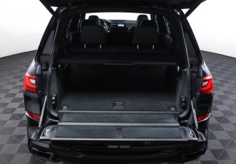 Подержанный автомобиль BMW X7 2020 года (10 фото)