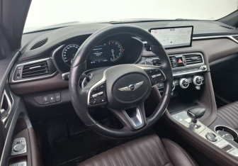 Подержанный автомобиль Genesis G70 2021 года (13 фото)