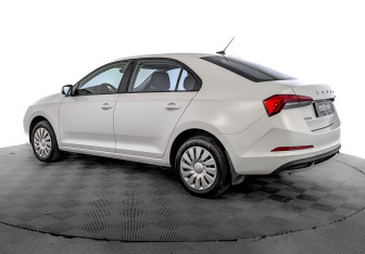 Подержанный автомобиль Skoda Rapid Liftback 2021 года (7 фото)
