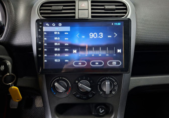 Подержанный автомобиль Suzuki Splash 2010 года (13 фото)