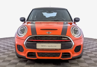 Подержанный автомобиль MINI Hatch 2019 года (2 фото)