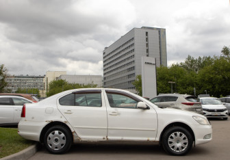 Подержанный автомобиль Skoda Octavia Liftback 2011 года (3 фото)