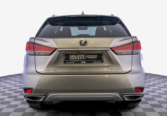 Подержанный автомобиль Lexus RX 2022 года (6 фото)