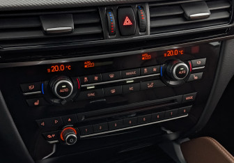 Подержанный автомобиль BMW X6 2018 года (21 фото)