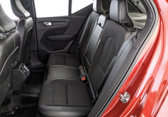 Подержанный автомобиль Volvo XC40 2019 года (18 фото)