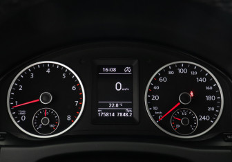 Подержанный автомобиль Volkswagen Tiguan 2015 года (11 фото)