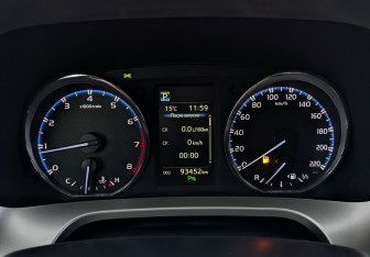 Подержанный автомобиль Toyota RAV4 2019 года (13 фото)