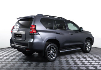 Подержанный автомобиль Toyota Land Cruiser Prado 2018 года (5 фото)