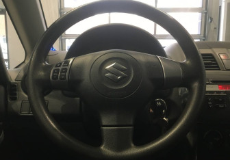 Подержанный автомобиль Suzuki SX4 Hatchback 2014 года (14 фото)