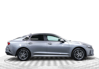 Подержанный автомобиль Kia K5 2022 года (4 фото)