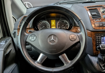Подержанный автомобиль Mercedes-Benz Viano 2011 года (20 фото)