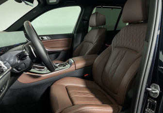 Подержанный автомобиль BMW X5 2025 года (16 фото)