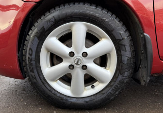 Подержанный автомобиль Nissan Note 2008 года (9 фото)