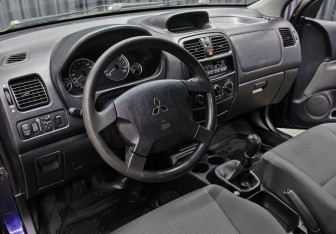Подержанный автомобиль Mitsubishi Space Star Compactvan 2004 года (15 фото)