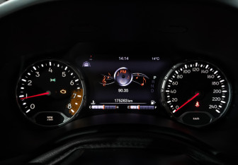 Подержанный автомобиль Jeep Renegade 2016 года (16 фото)