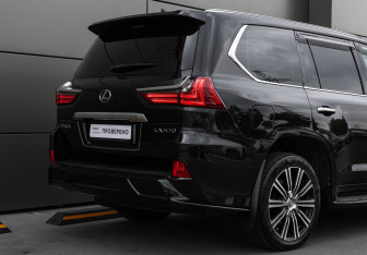 Подержанный автомобиль Lexus LX 2017 года (27 фото)
