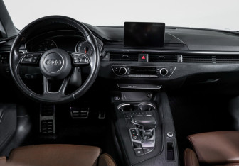 Подержанный автомобиль Audi A4 Sedan 2016 года (12 фото)
