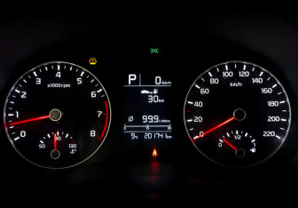 Подержанный автомобиль Kia Rio Hatchback 2021 года (13 фото)