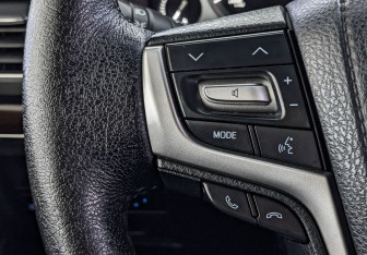 Подержанный автомобиль Toyota Land Cruiser Suv 2015 года (29 фото)